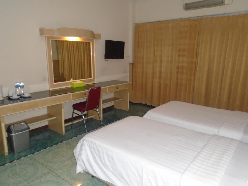 Hotel Duta Палембанг Экстерьер фото