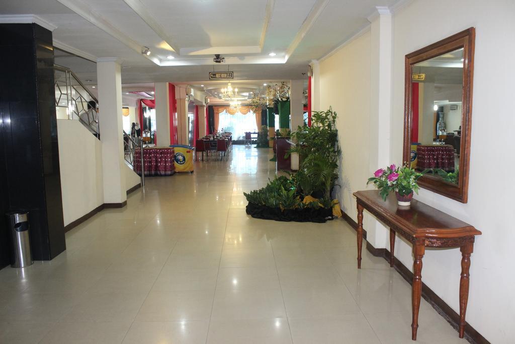 Hotel Duta Палембанг Экстерьер фото