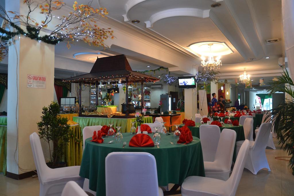 Hotel Duta Палембанг Экстерьер фото